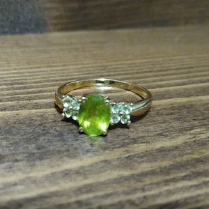 10k Gold Peridot Ring Size 9